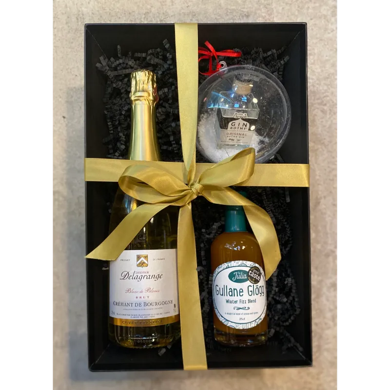 Hamper with Cremant, Gullane Glogg and Gin bauble